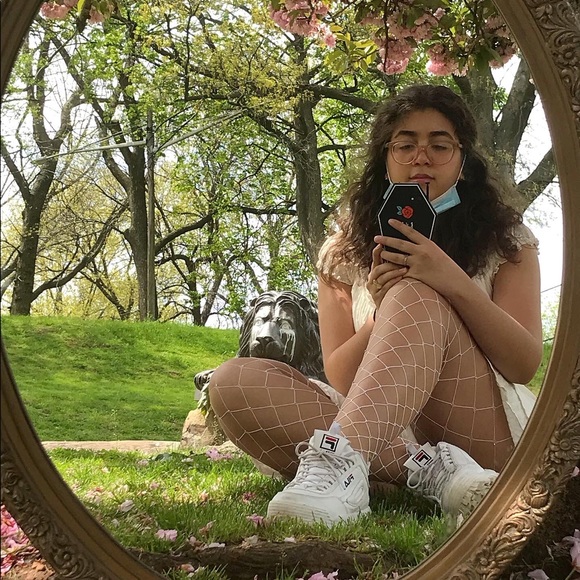 Meet your Posher, Stephanie - Picture 2 of 6